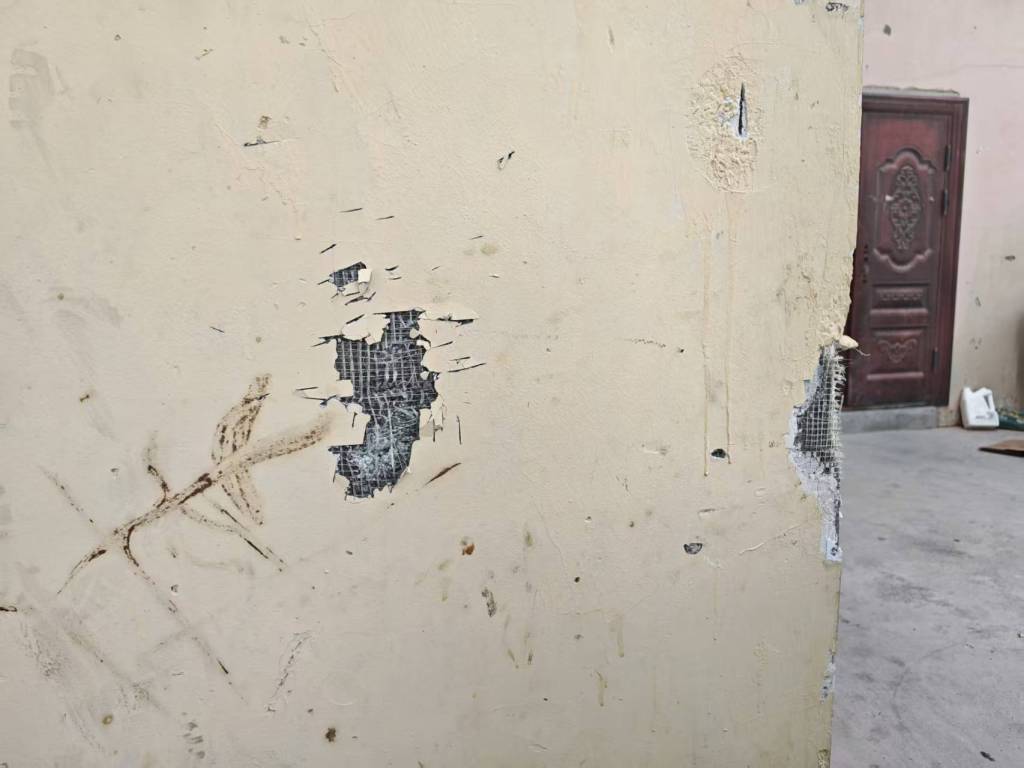 青海曝光16個安全隱患住宅小區(qū)：防護層脫落<strong></p>
<p>保溫材料
</strong>，保溫材料裸露:保溫材料
